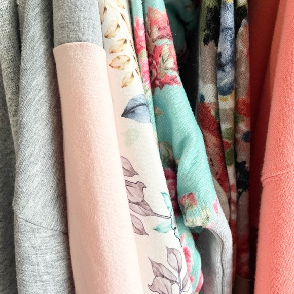 Resellers Mystery Box - Bundle of Women’s Resale Clothing - 5lbs - Picture 6 of 15